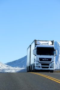 Kiedy najchętniej korzystamy z usług transportowych?